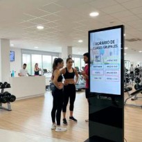 Tótem táctil para interior