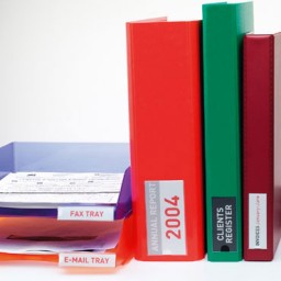 DESCATALOGADO BO10 bolsillos adhesivos 100x100 mm. triangulares Apli 02589